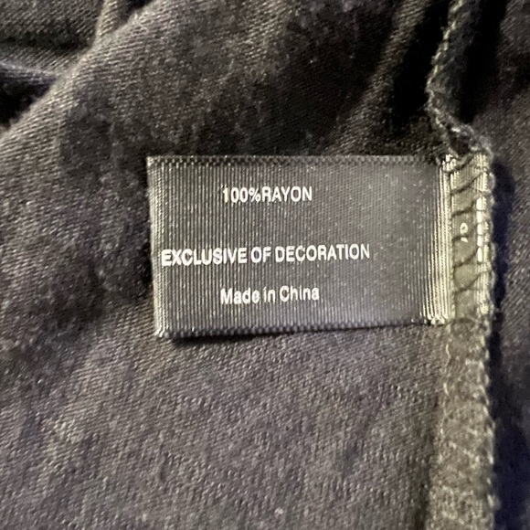 Pre-LOVED. Lane Bryant lightweight flowy top. Lace back detail. EUC. Size 14/16. - Picture 5 of 6